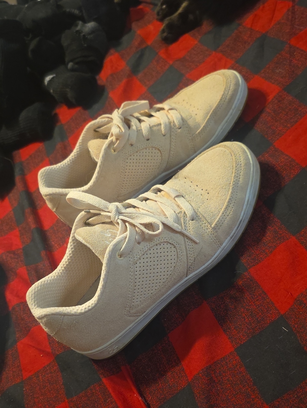 ÉS Sneakers